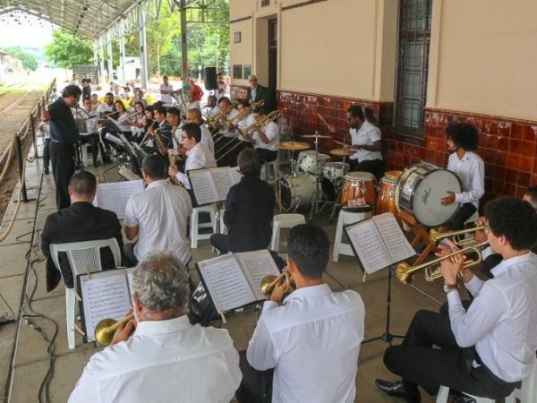 Estação Ferroviária recebe feira de economia solidária e banda Progresso Louveirense no sábado (18).jpg