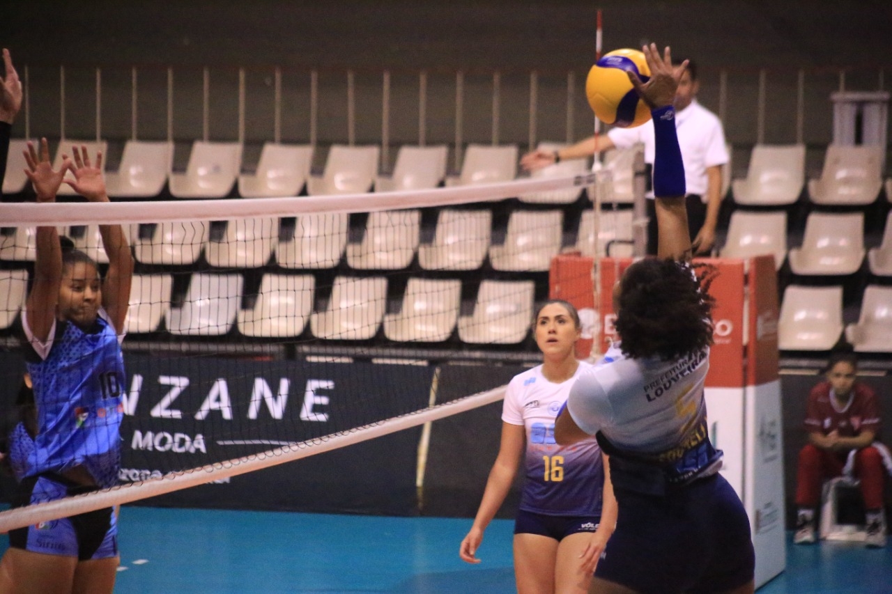 DESAFIO - Vôlei feminino de Louveira inicia jogos da Super Liga C no Rio de  Janeiro