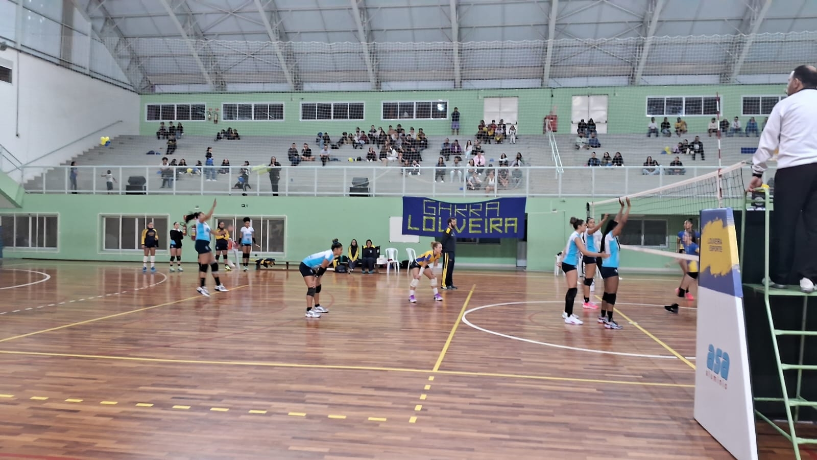 Fundo Meninas Jogando Vôlei Jogo De Salão Evento De Jogo De Mulher