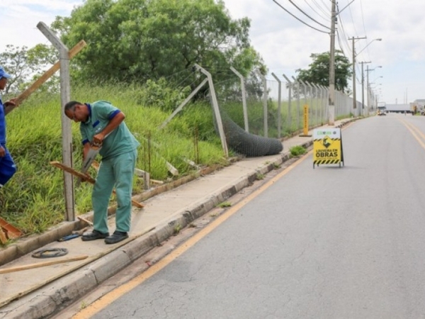 Serviços Públicos reforma alambrados 04.jpg