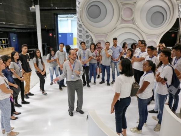 Alunos do PET Visitam SBT 05.jpg