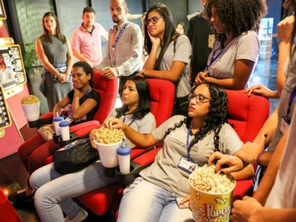 Alunos do PET Visitam SBT 06.jpg