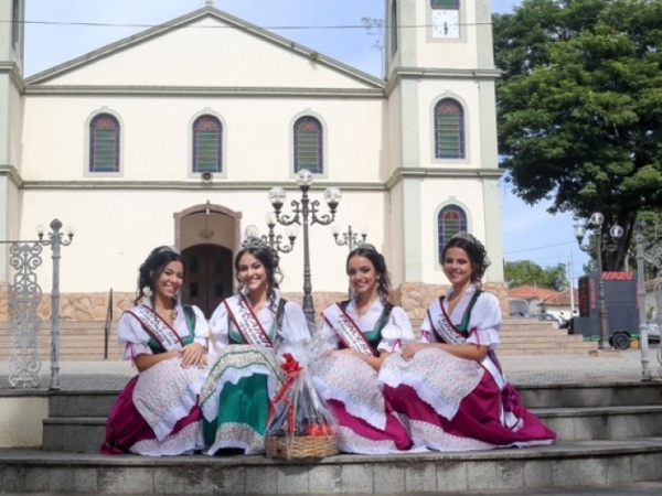 CORTE DA UVA VISITA PREFEITURAS DO CIRCUITOS DA FRUTA 14.jpg