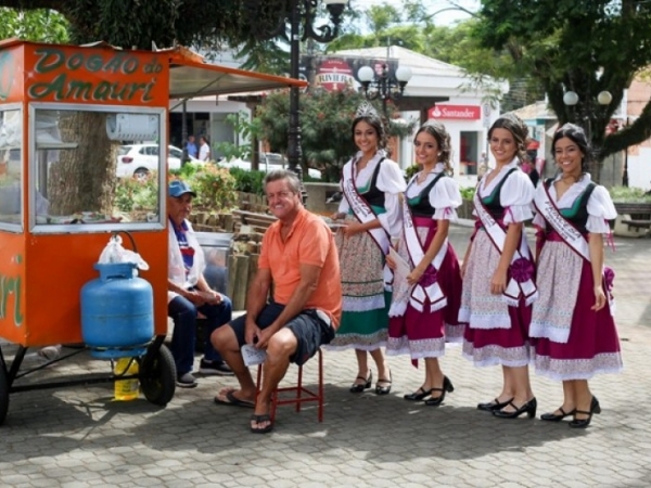 CORTE DA UVA VISITA PREFEITURAS DO CIRCUITOS DA FRUTA 13.jpg