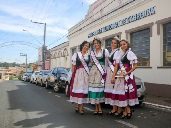 CORTE DA UVA VISITA PREFEITURAS DO CIRCUITOS DA FRUTA 10.jpg