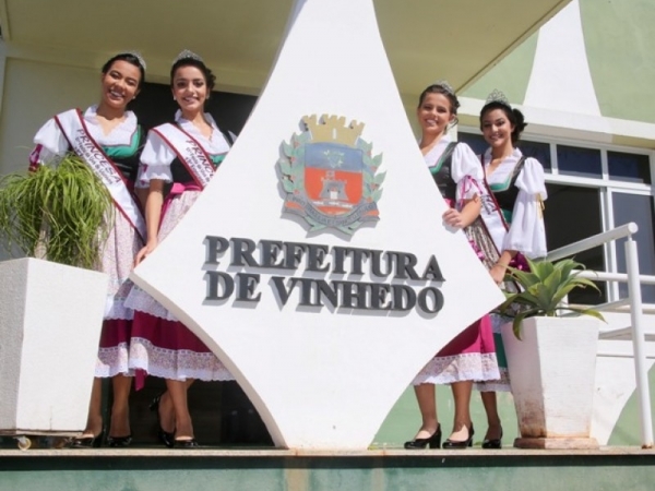 CORTE DA UVA VISITA PREFEITURAS DO CIRCUITOS DA FRUTA  40.jpg