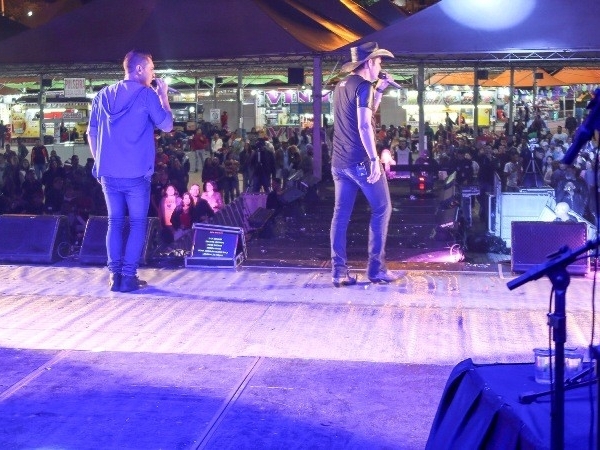 Léo e Junior - Festa da Uva  19.jpg