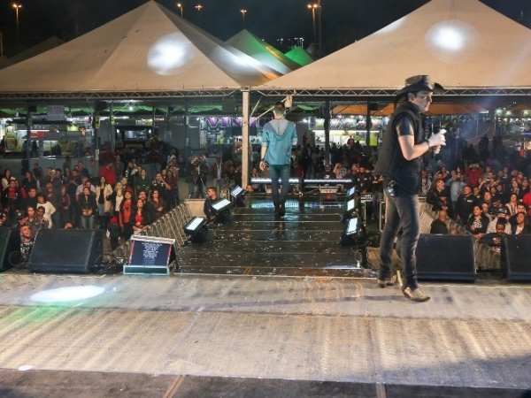Léo e Junior - Festa da Uva  23.jpg