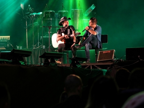 Léo e Junior - Festa da Uva  08.jpg