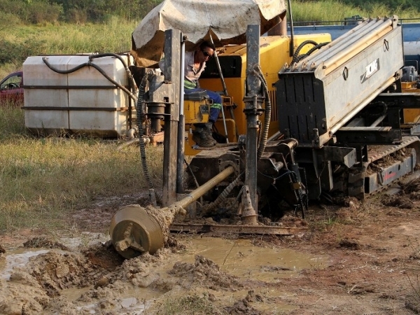 Obra amplia rede de esgoto 04.jpg