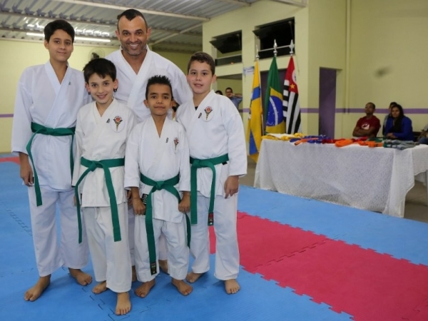 Troca de faixas Karate 09.jpg