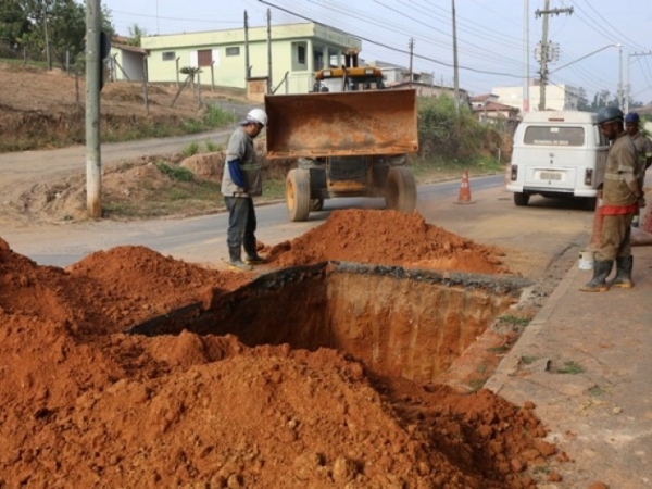 Obras na Ricieri Chiqueto 11.JPG