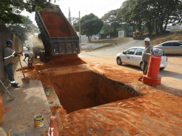 Obras na Ricieri Chiqueto 10.JPG