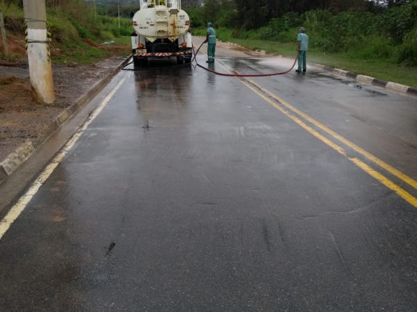 Estrada Miguel Bossi após forte chuva (depois)