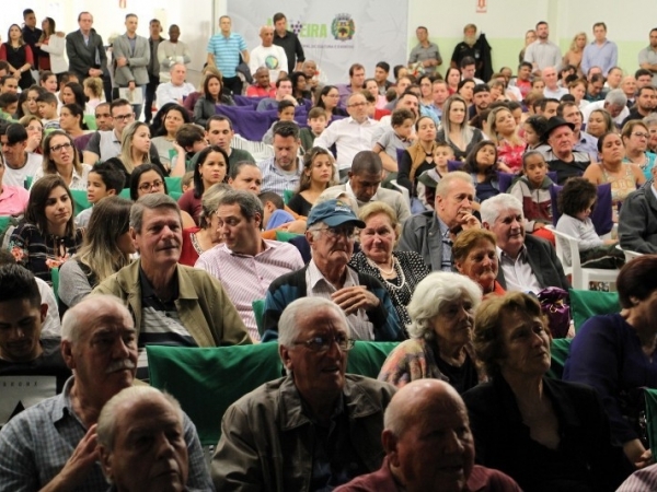 Baú do Tempo resgata história de Louveira com participação de moradores009.JPG