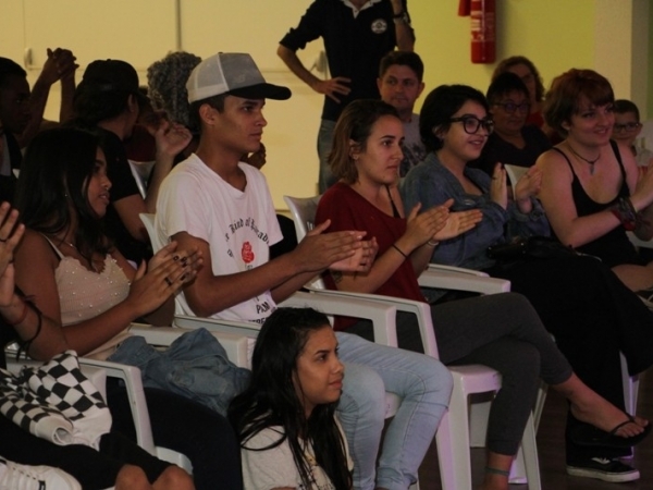 7.ª edição do Sarau Abertamente traz música, improviso e teatro002.JPG