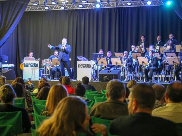 Salão de eventos da Cultura recebeu os grandes sucessos de Frank Sinatra 019.jpg