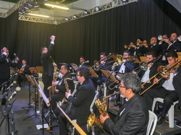 Salão de eventos da Cultura recebeu os grandes sucessos de Frank Sinatra 011.jpg