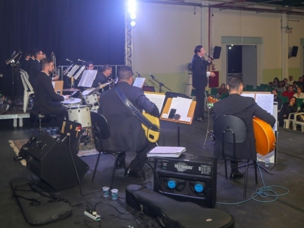 Salão de eventos da Cultura recebeu os grandes sucessos de Frank Sinatra 008.jpg