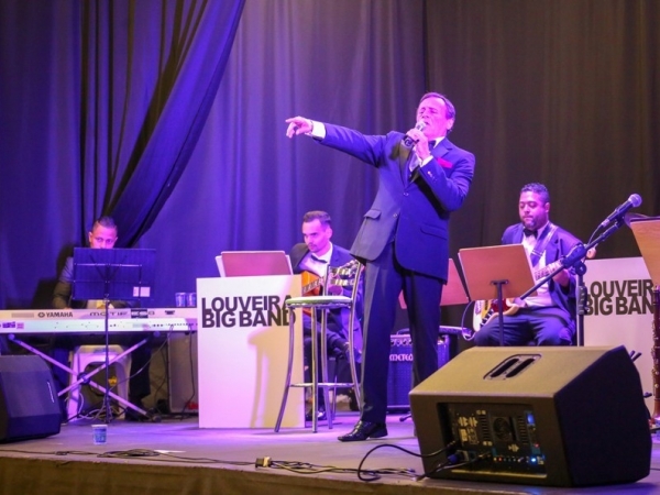 Salão de eventos da Cultura recebeu os grandes sucessos de Frank Sinatra 023.jpg