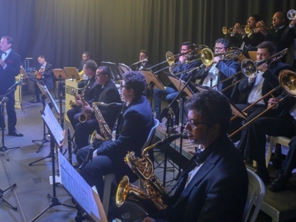 Salão de eventos da Cultura recebeu os grandes sucessos de Frank Sinatra 013.jpg
