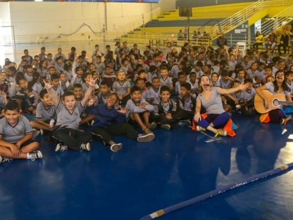 Alunos da Rede Municipal prestigiam apresentação teatral no CEIL Bairro 03.jpg