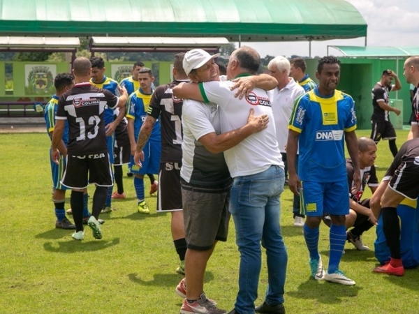 Super FCLanchonete Avenida vence Piauí FC na 16.ª Copa Louveira de Futebol Amador 010.jpg