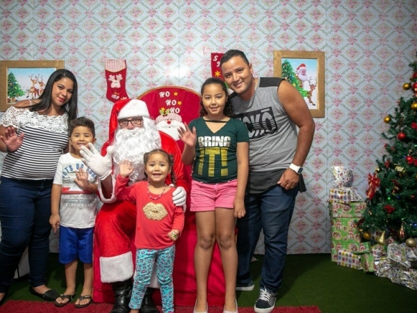 Papai Noel chega a Louveira e abre período natalino na cidade 02.jpg