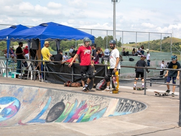 1.º Festival Solidário de Skate de Louveira arrecada 70kg de alimentos07.jpg