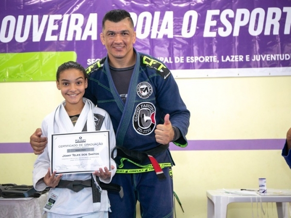 Centro de Excelência em Artes Marciais sedia troca de faixas de jiu-jítsu05.jpg