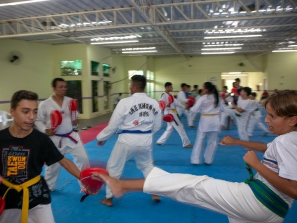 Alunos de Taekwondo recebem novos equipamentos de treino4.jpg