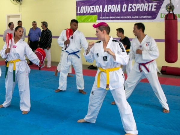 Alunos de Taekwondo recebem novos equipamentos de treino3.jpg