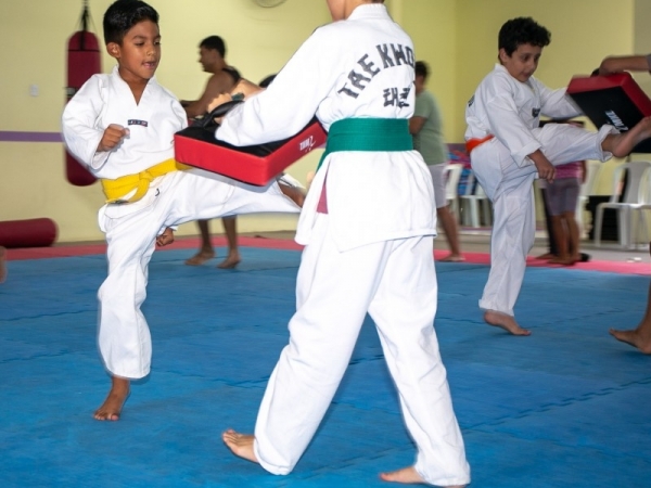 Alunos de Taekwondo recebem novos equipamentos de treino6.jpg