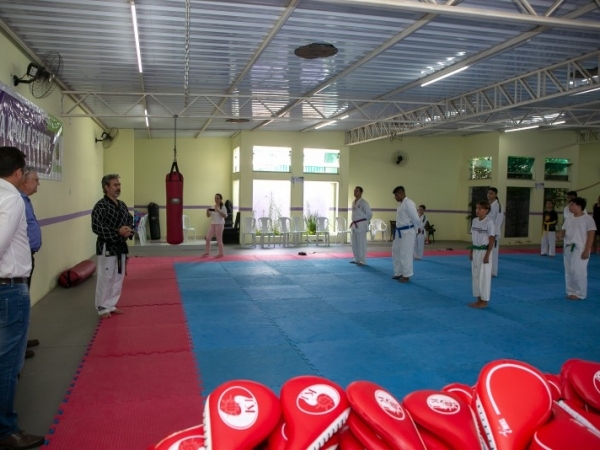Alunos de Taekwondo recebem novos equipamentos de treino5.jpg