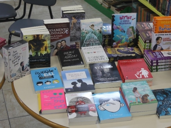 Em incentivo à leitura, Biblioteca Monteiro Lobato adquire novos livros06.JPG