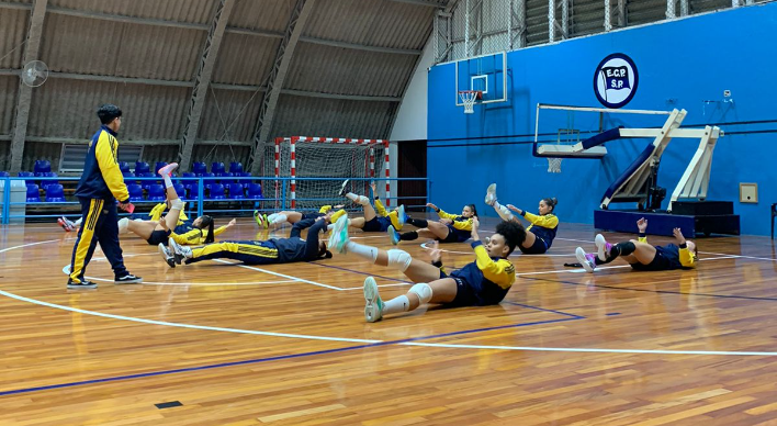 Equipe de Vôlei feminino de Louveira entra em quadra nesta quarta